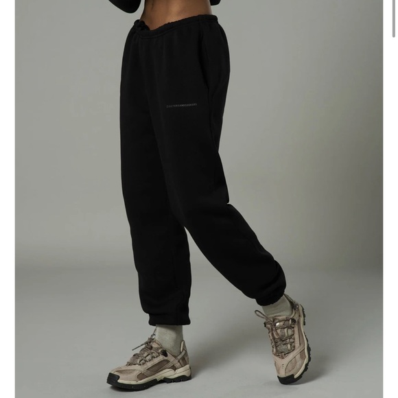 SISTERS AND SEEKERS GEAR SWEATPANTS IN ROAD - Picture 2 of 10